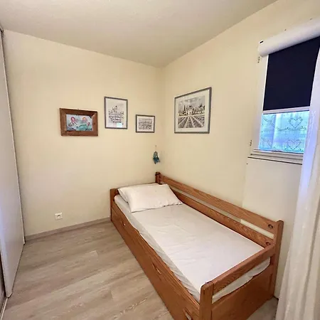 Lumineux 2 Pieces, Climatise, Proche A Saint-raphael Apartment