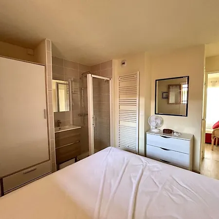 Lumineux 2 Pieces, Climatise, Proche A Saint-raphael Apartment *