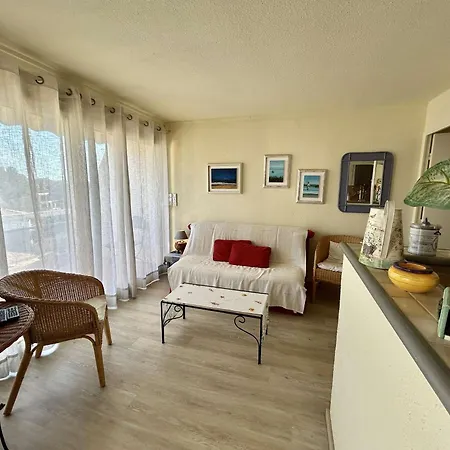 Lumineux 2 Pieces, Climatise, Proche A Saint-raphael Apartment